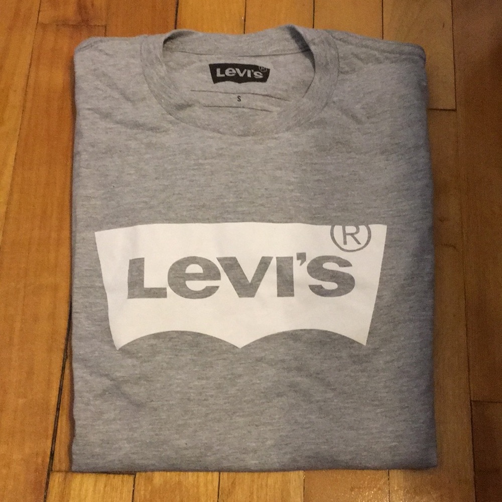 Levi’s T-shirt